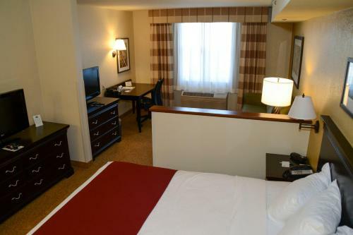 Posada Country Inn & Suites By Radisson, Dundee, Mi