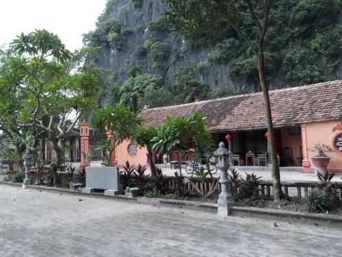 Vietnamese Ancient Village- Lang Viet Co Hotel