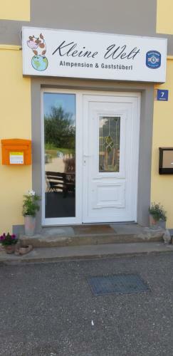 Hostal 'kleine Welt' Almpension & Gastst�berl