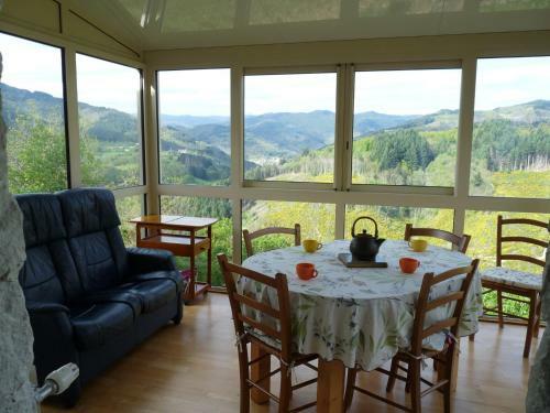 Spacious Holiday Home With Swimming Pool In Accons