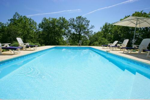 Mongoujou Villa Sleeps 8 Pool