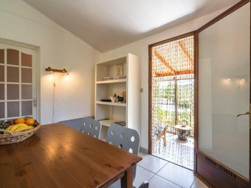 Spacious Villa With Private Pool In Montbrun-des-corbieres