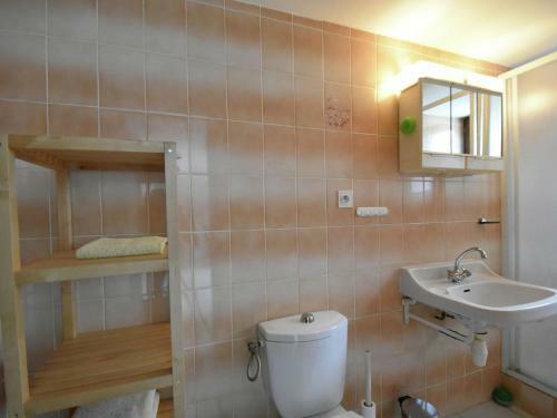 Spacious Villa In Montbrun-des-corbieres With Private Pool