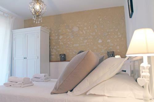 Le Pressoir de Pierre, Manoir de Longeveau