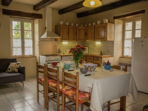 Spacious Holiday Home In Montcabrier With Garden