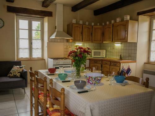 Spacious Holiday Home In Montcabrier With Garden