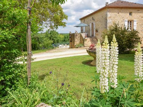 Spacious Holiday Home In Montcabrier With Garden