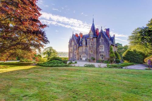 Agroturismo Poubreuil Chateau Sleeps 35 Pool