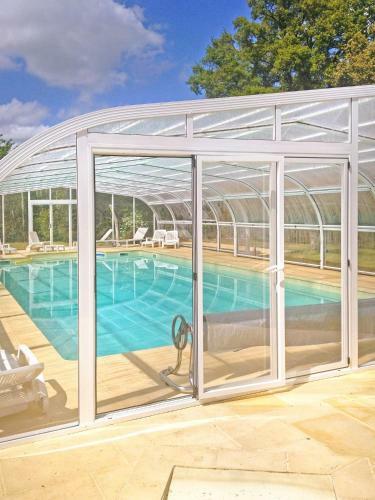 Agroturismo Poubreuil Chateau Sleeps 35 Pool