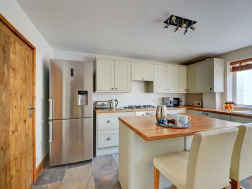 Modern Holiday Home In Camborne With Garden