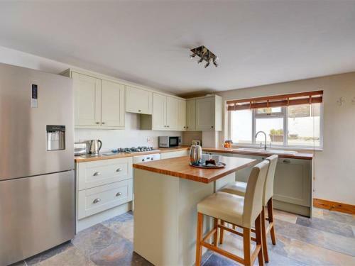 Modern Holiday Home In Camborne With Garden