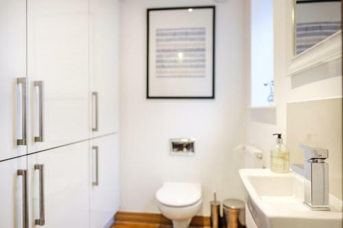Tailored Stays - Flamsteed Duplex Apartment