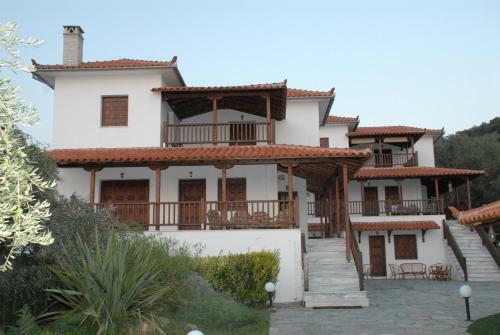 Paradise Studios & Apartments