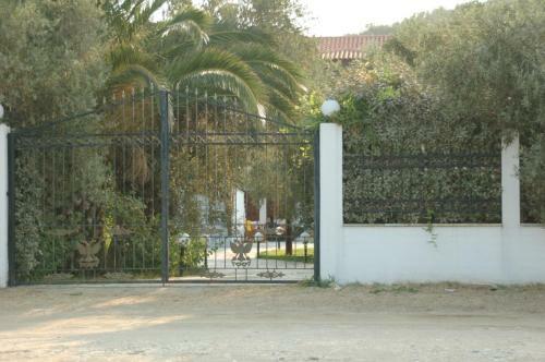 Paradise Studios & Apartments