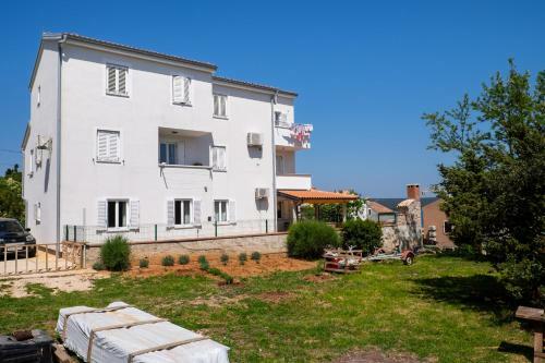 Apartment Mirna
