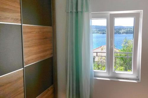 Apartments By The Sea Necujam, Solta - 8691