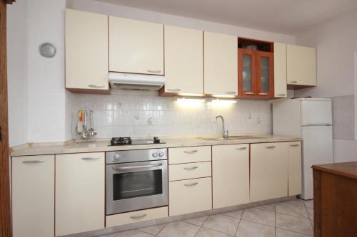 Apartments By The Sea Necujam, Solta - 8691