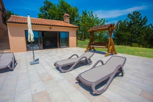 Looking For A Beautiful View And Privacy - Villa Mirna