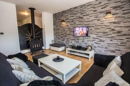 Looking For A Beautiful View And Privacy - Villa Mirna