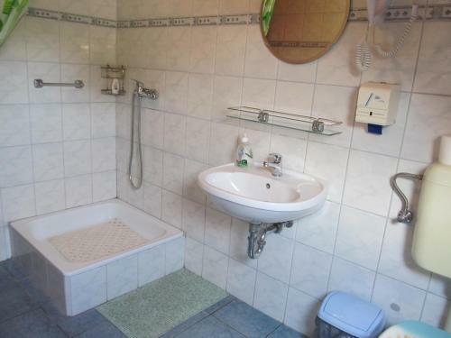 Hostal Tavi-f�szek Fogad�