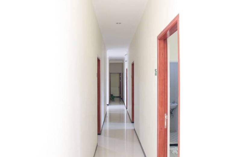 Hostal Reddoorz @ Genteng Surabaya