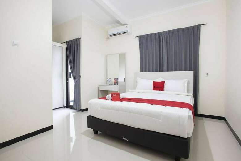 Hostal Reddoorz @ Genteng Surabaya