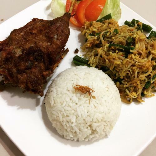 D'sawah Amed Homestay & Warung