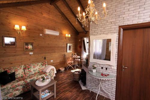 Lodge Ahavtia