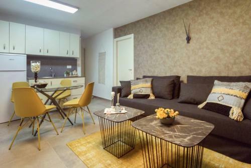 Authentic One Bedroom Apartment In City Center