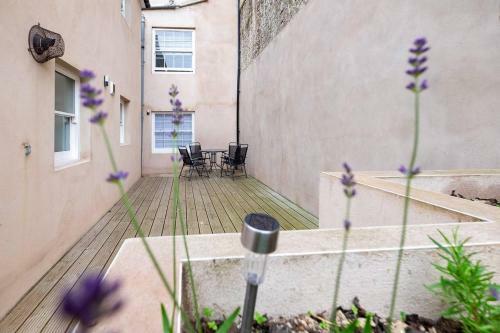 Apartamento Allocated Parking, Light & Bright Apt. With Garden