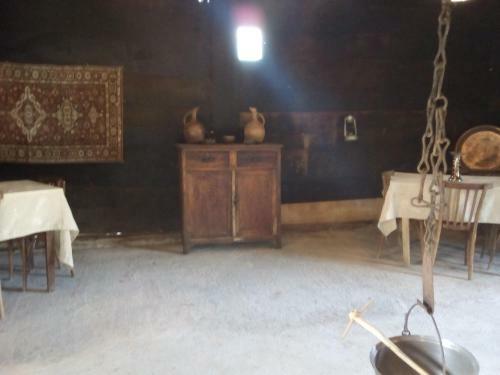Albergue Kinchkha Wood House