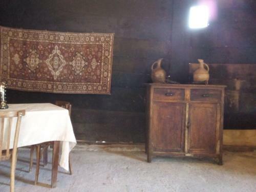 Albergue Kinchkha Wood House