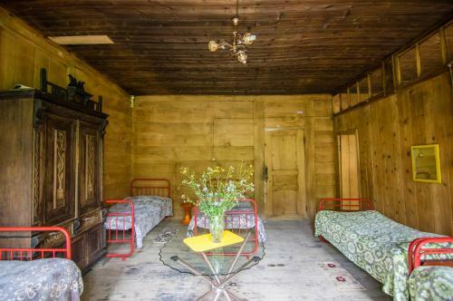 Albergue Kinchkha Wood House