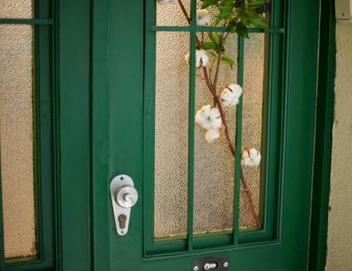 Green Door Family Apartment
