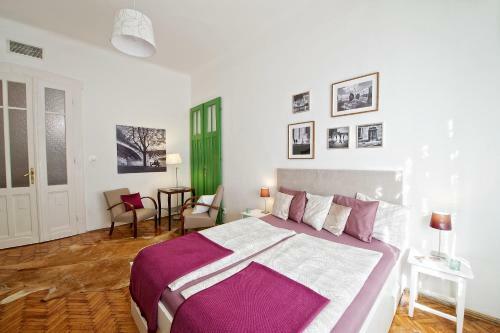Green Door Family Apartment
