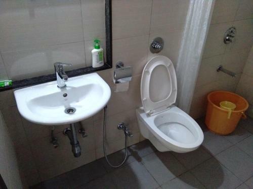 Hostal 3bhk Pure Veg Apartment In Amanora