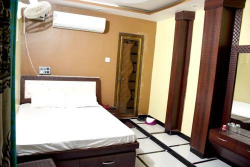 Hotel Kavya Residency