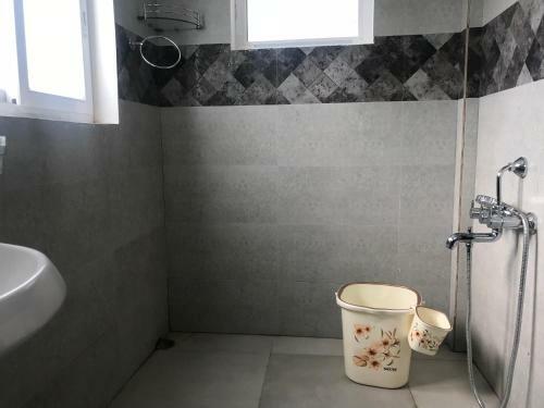 Hostal Nhoshring Guest House