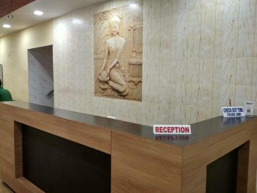 Spot On 23725 Jay Shanti Palace Hotel