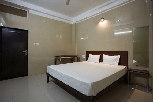 Spot On 23725 Jay Shanti Palace Hotel