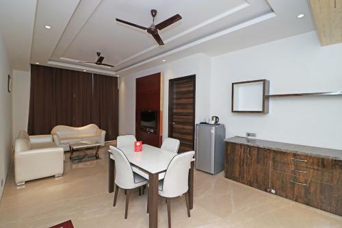 Oyo 12464 Hotel C Pearls