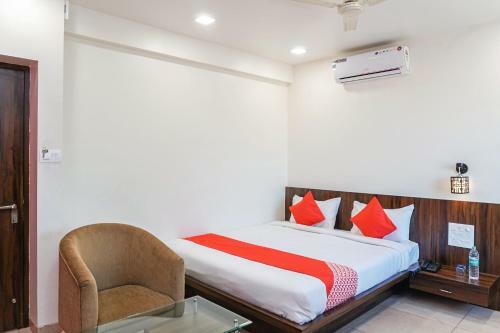Hotel Oyo 27051 Karishma Palace