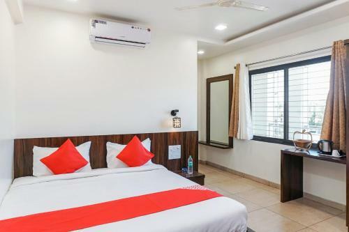 Hotel Oyo 27051 Karishma Palace