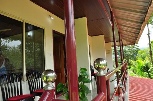 Bed & Breakfast Lizmerrycasa Homestay