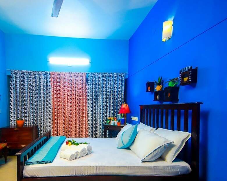 Hotel Nutshell-airport Retreat By The Sea