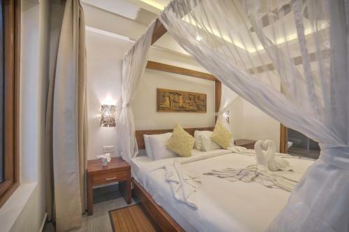 Hotel Elixir Hills Suites Resort And Spa