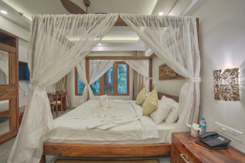 Hotel Elixir Hills Suites Resort And Spa
