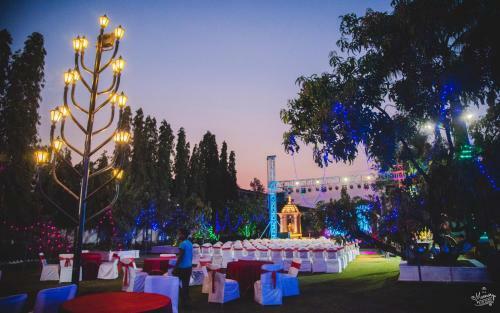 Hotel Pushp Vatika Resort & Lawns