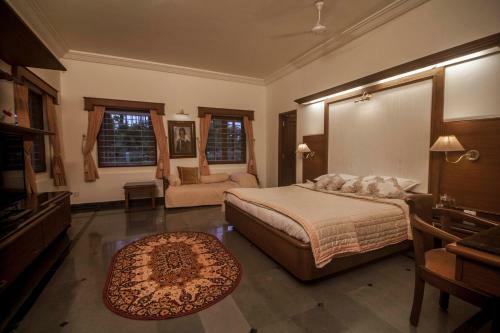 Siddhanta Manor