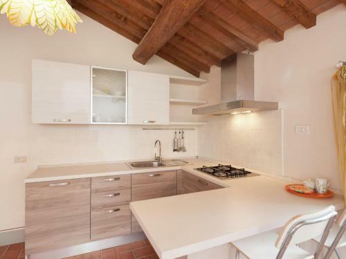 Gorgeous Valley View Apartment In Modigliana